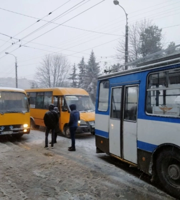 У Рівному побились водії тролейбуса та маршрутки