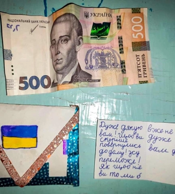 Бійці одеської бригади розшукали дівчинку, яка передала військовим на позиції конверт з листом та грошима
