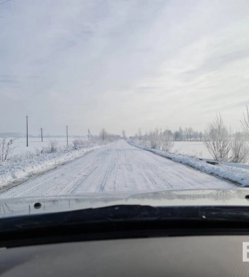 Щоб підмінити водіїв: на Волині голова громади сам почистив сніг на дорогах