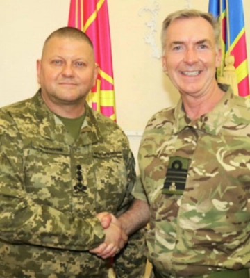 Залужний отримав різдвяний подарунок від британського адмірала