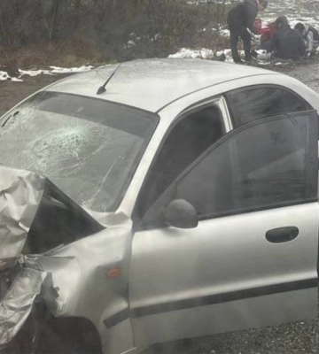 На Дніпропетровщині зіткнулися Daewoo та автобус: є постраждалі