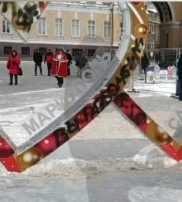 В Петербурге на инсталляции в честь Мариуполя неизвестные написали: «Убийцы, вы сами его разбомбили»