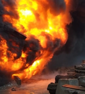 В оккупированном Алчевске на Луганщине горит склад с горючим