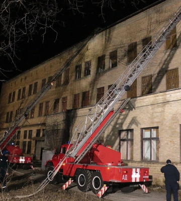 Ночью в Харькове случился масштабный пожар: его тушили 90 спасателей 
