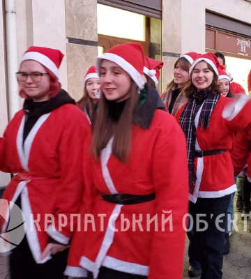 «Марафон Миколайчиків»: святкова хода у Мукачеві