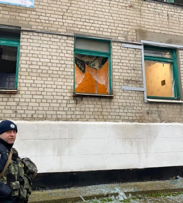 Снаряди вдарили біля будинків та лікарні – поліція про обстріл Харківщини
