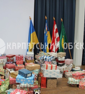 Малеча з угорських багатодітних сімей Закарпаття отримала різдвяні дарунки