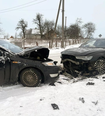У Рівненському районі у ДТП потрапила родина з дітьмми