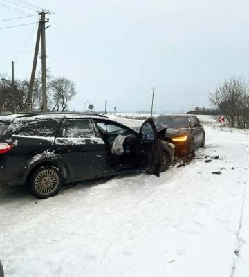 Внаслідок ДТП у Здолбунівському районі родина з малолітніми дітьми потрапила до лікарні (ФОТО)