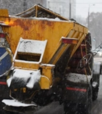 19 прибиральних авто чистять Рівне від снігу