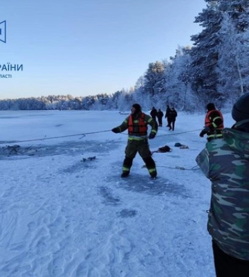 Провалився під кригу: на озері Пісочному загинув чоловік (фото, відео)