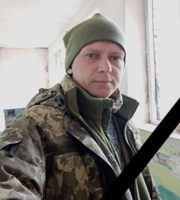 Йому було лише 32. На Дніпропетровщині все місто проводжало в останню путь бійця, який загинув у квітні
