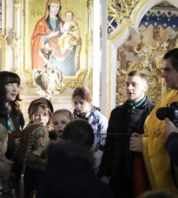 Вифлеємський вогонь миру, який символізує мир, любов і добро, підтримку один одного, прибув в Ужгород