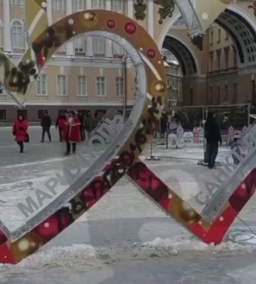 В России задержали школьницу за правдивую надпись на инсталляции с &quot;сердцами&quot; Петербурга и Мариуполя - СМИ