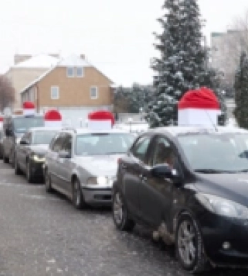 У Луцьку помічники Святого Миколая привітали 228 дітей