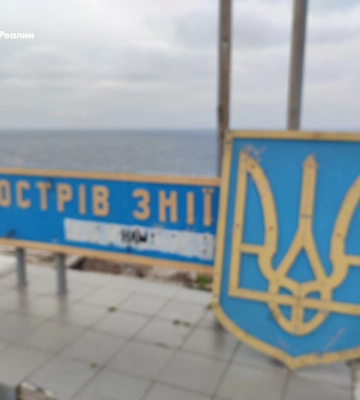 Полно разбитой техники и руины: как сейчас выглядит остров Змеиный