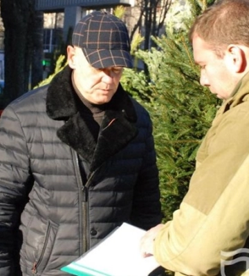 Контроль над ялинковими базарами: чи виявляють у Дніпрі незаконні точки продажу