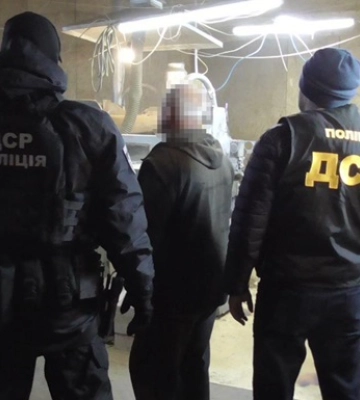 Под Киевом разоблачили подпольную табачную фабрику