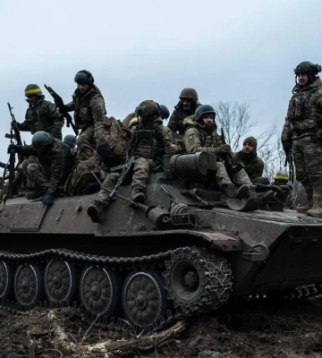 Війна в Україні — Київ атакували дрони, путін у Мінську, Зеленський просить зброю