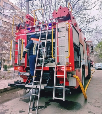 В Одессе из горящей квартиры спасли 16-летнюю девушку