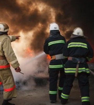 На Закарпатті горів швейний цех: вогонь гасили дві одиниці техніки ДСНС