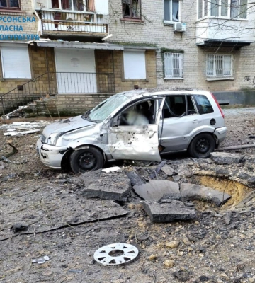 Від російських обстрілів у середмісті Херсона загинув чоловік — прокуратура