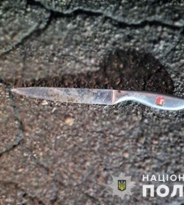 Біля під&amp;#039;їзду запорізької багатоповерхівки зарізали чоловіка