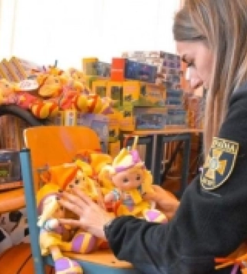 Володимирські рятувальники привітали дітей з Днем святого Миколая