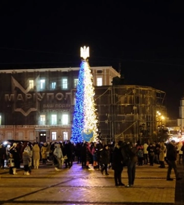 У Києві запалали вогні на головній ялинці країни