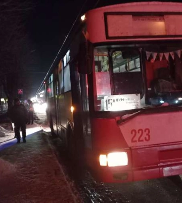 У Луцьку на Перемоги зіткнулися тролейбус та бус