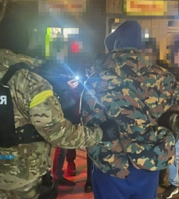Правоохоронці затримали дніпрянина, який торгував “білими квитками”
