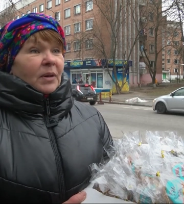 Учасниці аматорського народного колективу із Коновалівки передали подарунки ЗСУ