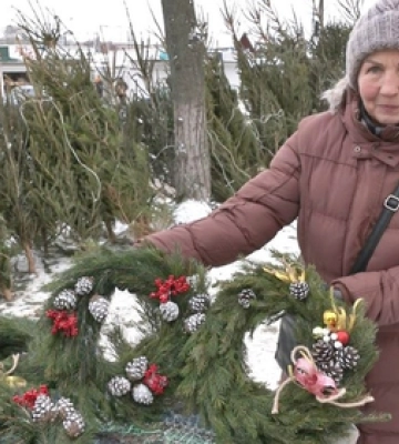 У Луцьку запрацювали ялинкові ринки. Що пропонують до свят