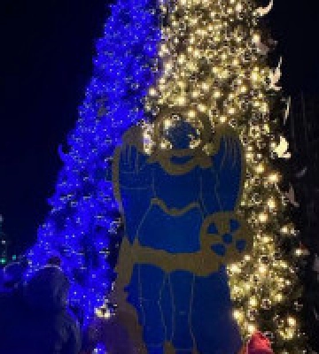 У Києві засвітили “Ялинку незламності” на Софійській площі