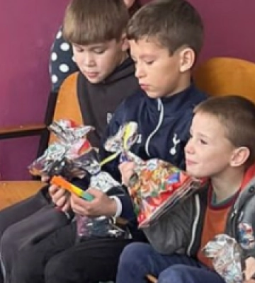 Поліцейські Львівщини передали діткам подарунки від Святого Миколая