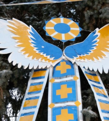 У центрі Луцька до свят офіційно відкрили &quot;Ялинку незламності&quot;
