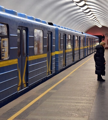 Рух поїздів на всіх лініях київського метро відновили