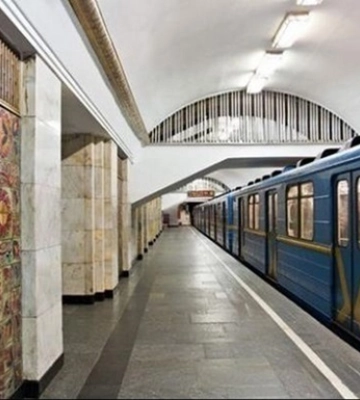 Рух поїздів на всіх лініях київського метро відновили
