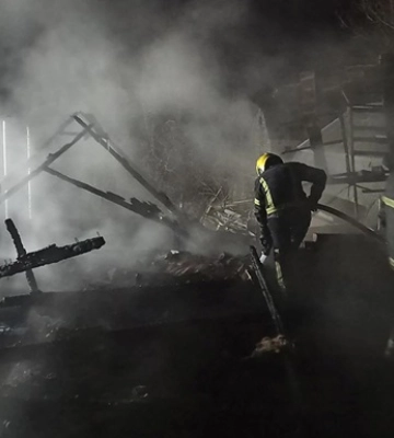На Харківщині виникла сильна пожежа через обстріл
