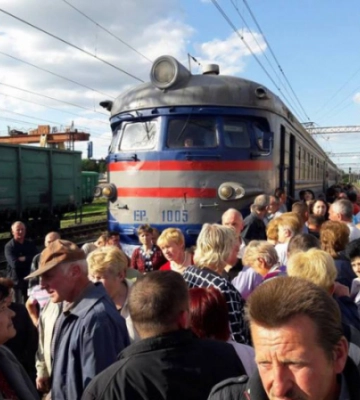 Кільцева електричка у столиці продовжує рух, але не за графіком