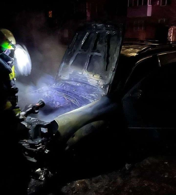 У Дніпрі згоріли два легковики 