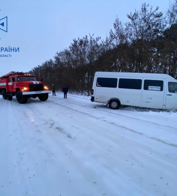 На Волині із замету витягнули рейсовий автобус з пасажирами