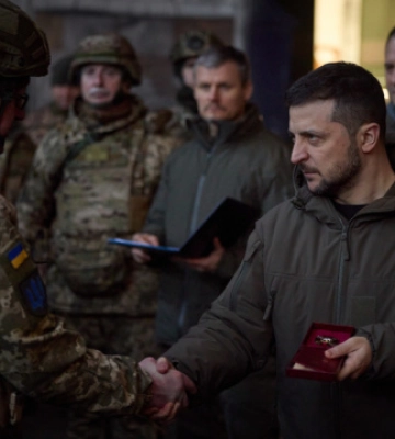 Зеленський нагородив захисників Бахмута та побував на передових позиціях