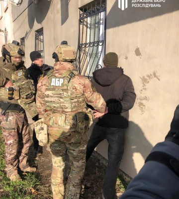 ДБР затримало двох колаборантів-працівників херсонського СІЗО