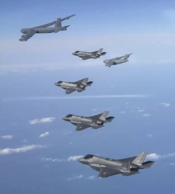 США застосували бомбардувальники B-52 і винищувачі F-22 в рамках  спільних навчань з Південною Кореєю