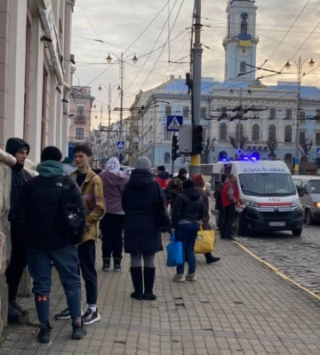 У центрі Чернівців раптово помер чоловік