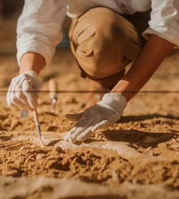 Українські військові під час копання окопів знайшли римські амфори на Херсонщині
