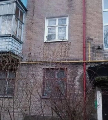 У Запоріжжі чоловік намагався вистрибнути з вікна багатоповерхівки - фото