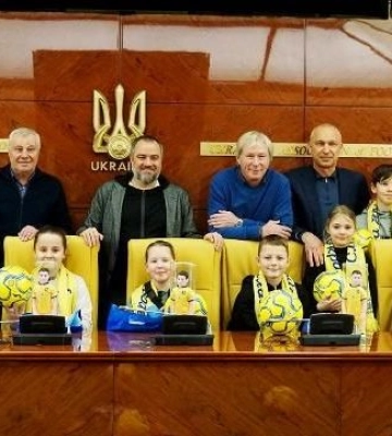 Исполкома и титушек не было. УАФ в Доме футбола поздравляла детей с праздником