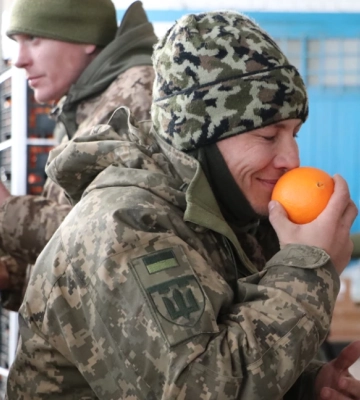 22 тонни апельсинів отримали військові Львівщини від грецьких благодійників: як розподілять